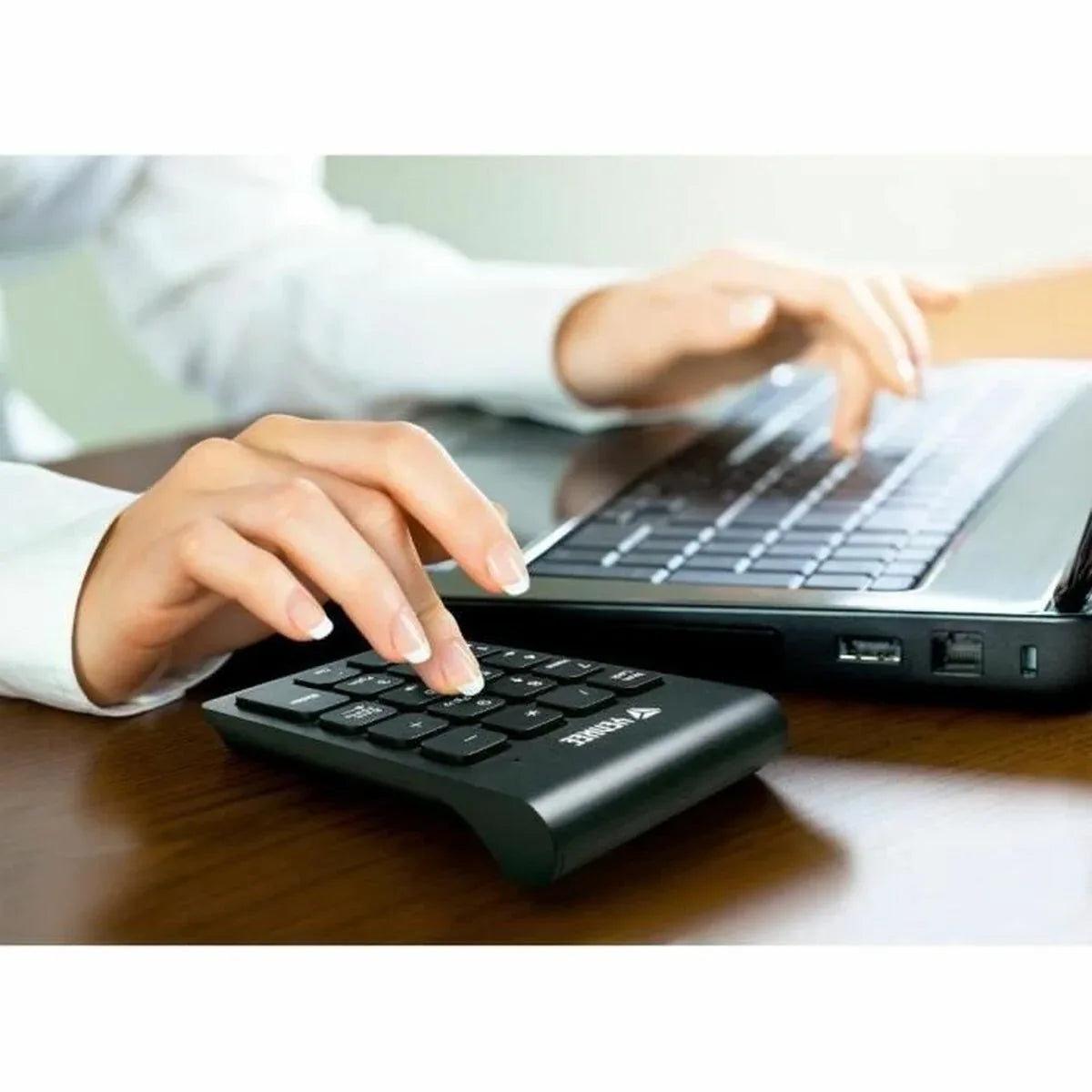 V5HC183D0A1B3F4791991C584414440F204R5786903P4